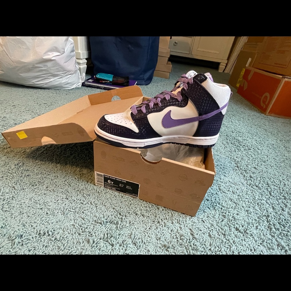 Nike hot top sneakers